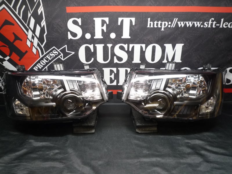 デリカD5　ブラックペイント　インナーブラック塗装　ヘッドライトカスタム