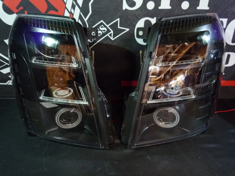 キャデラック　エスカレード　ヘッドライト　インナーブラック塗装　カスタム施工