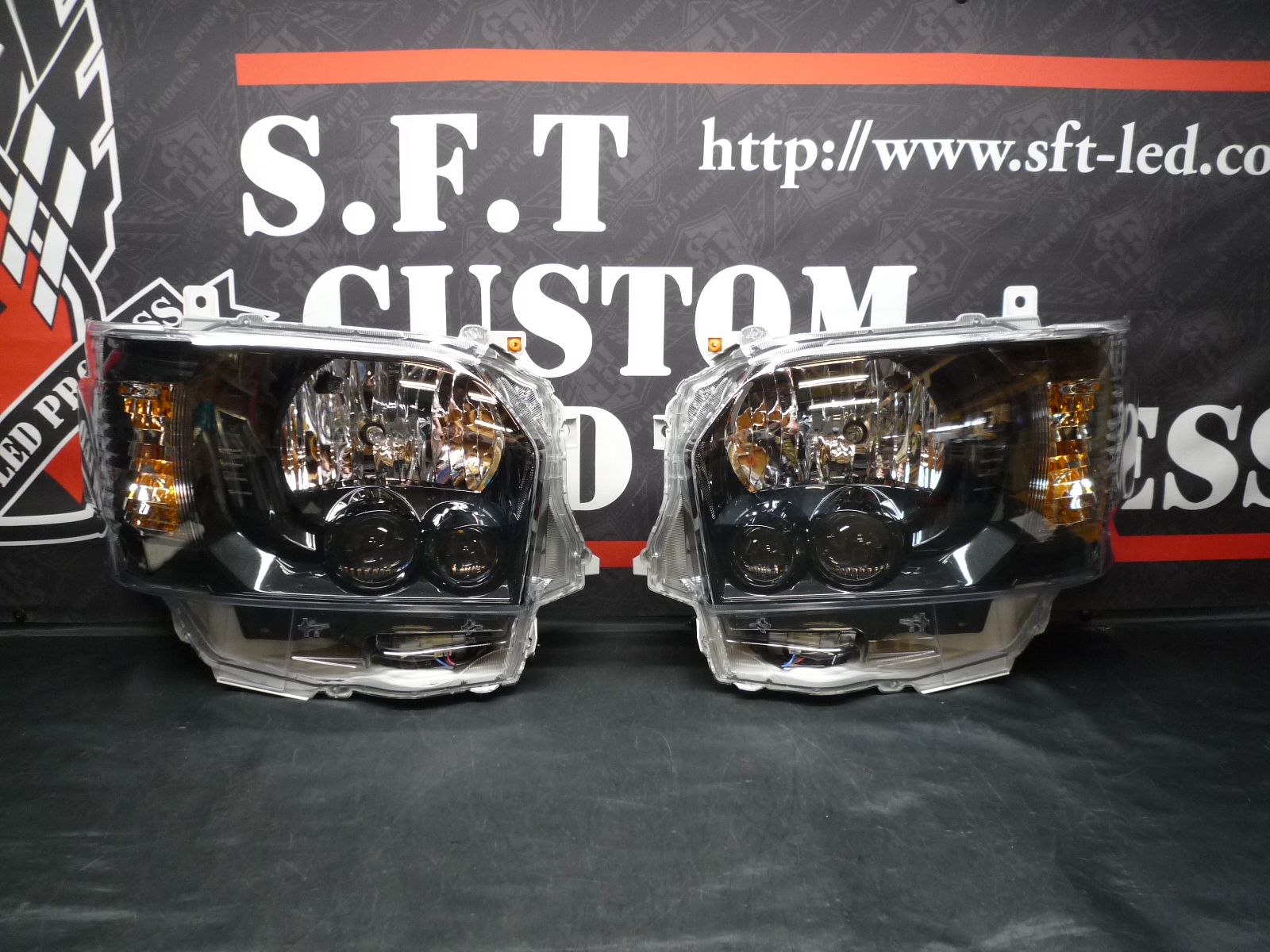 ハイエースLEDタイプのインナーブラック塗装